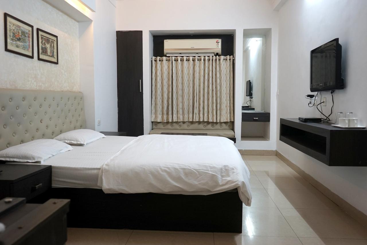 Hotel Paradise Нагпур Екстериор снимка