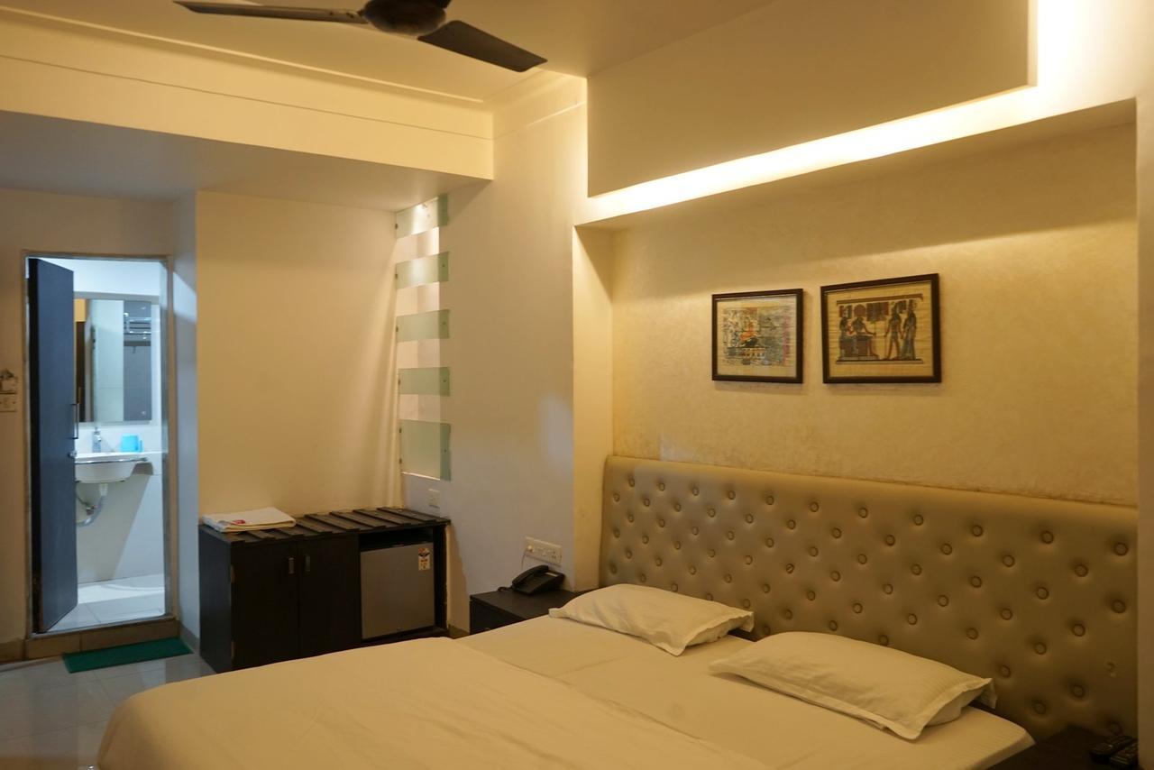 Hotel Paradise Нагпур Екстериор снимка