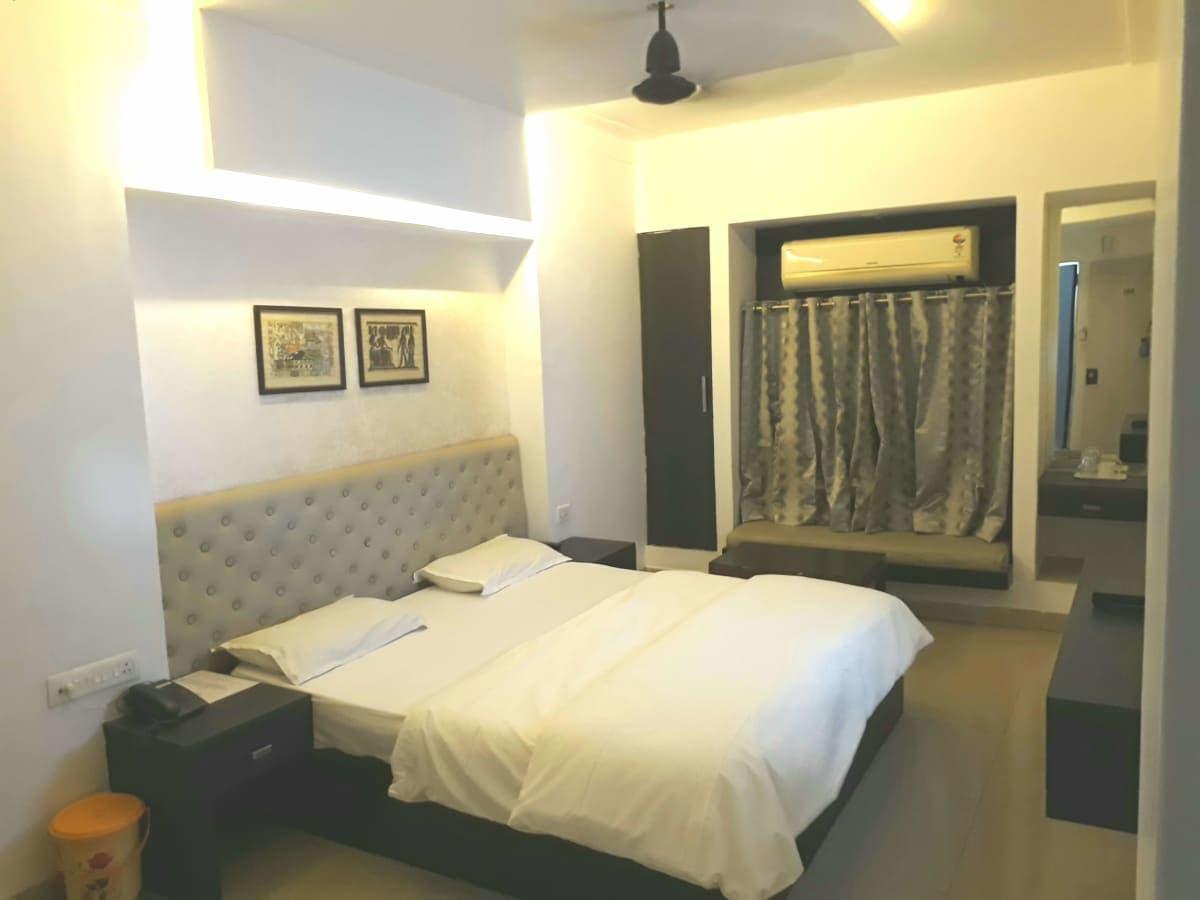 Hotel Paradise Нагпур Екстериор снимка